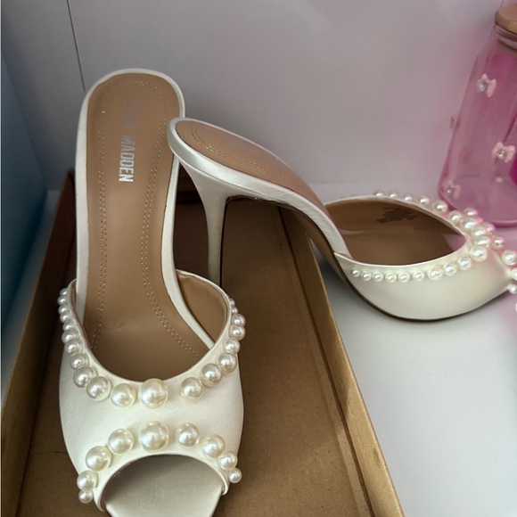 Steve Madden Pearl Priya Peep-Toe Heels - Picture 4 of 5